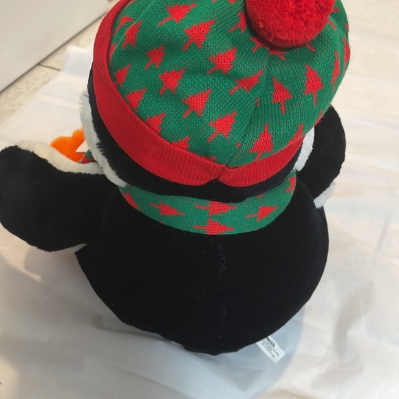 20" COMMONWEALTH PENGUIN PLUSH SQUEAKER Red Knit Hat Large Stuffed Animal NWT - Picture 10 of 10